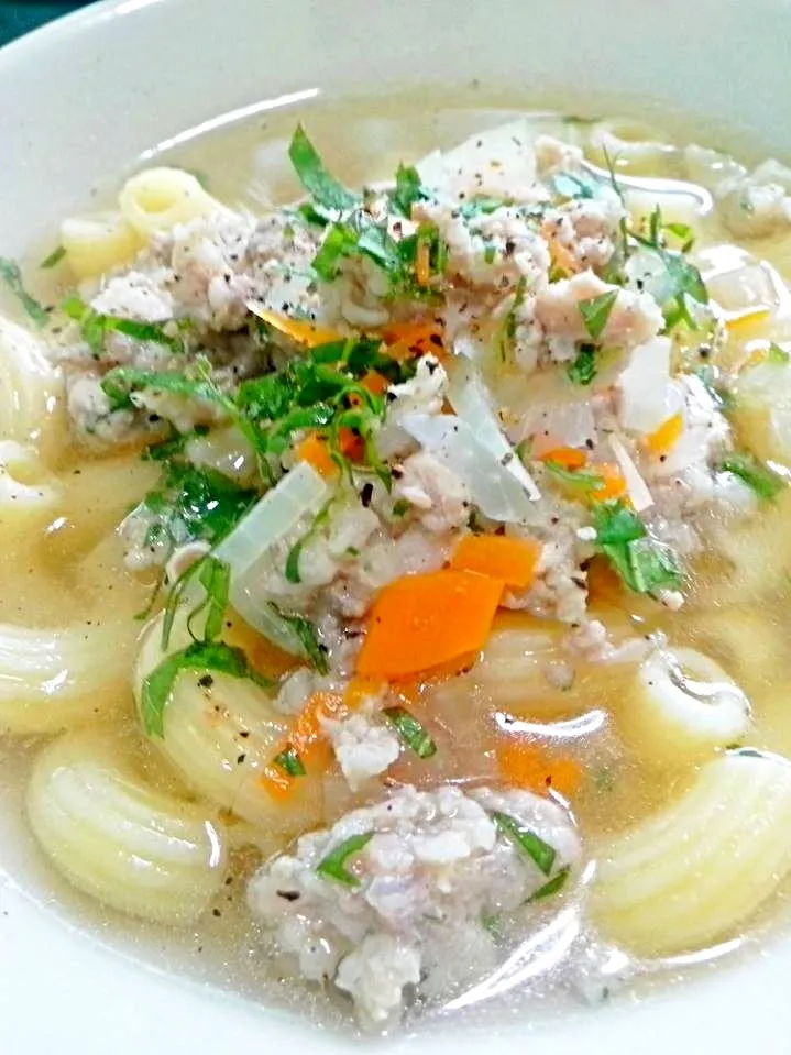 Macaroni Soup wz Mince Pork ซุปใสมักกะโรนีหมูสับ|Toa Nakaratさん