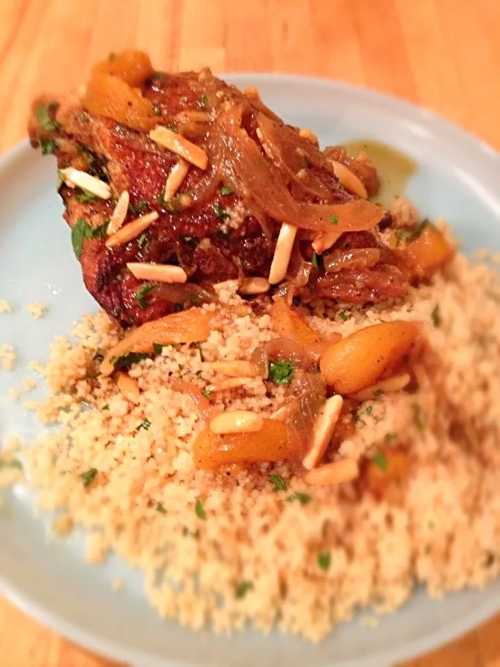 Chicken tagine with apricots and almonds served with couscous.|Allisonさん