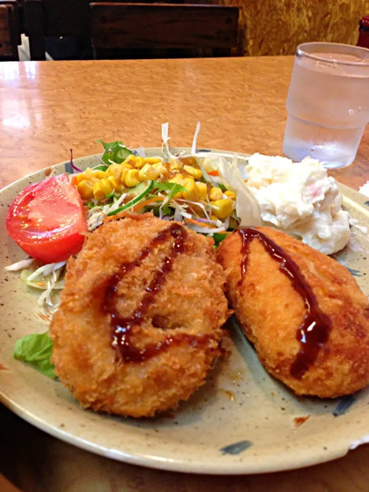 Snapdishの料理写真:チキンクリームコロッケとミートクノーデル|徳永寛さん