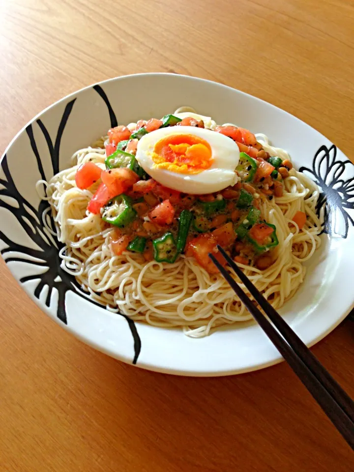 オクラとトマトと納豆のねばねばそうめん|YuK:さん