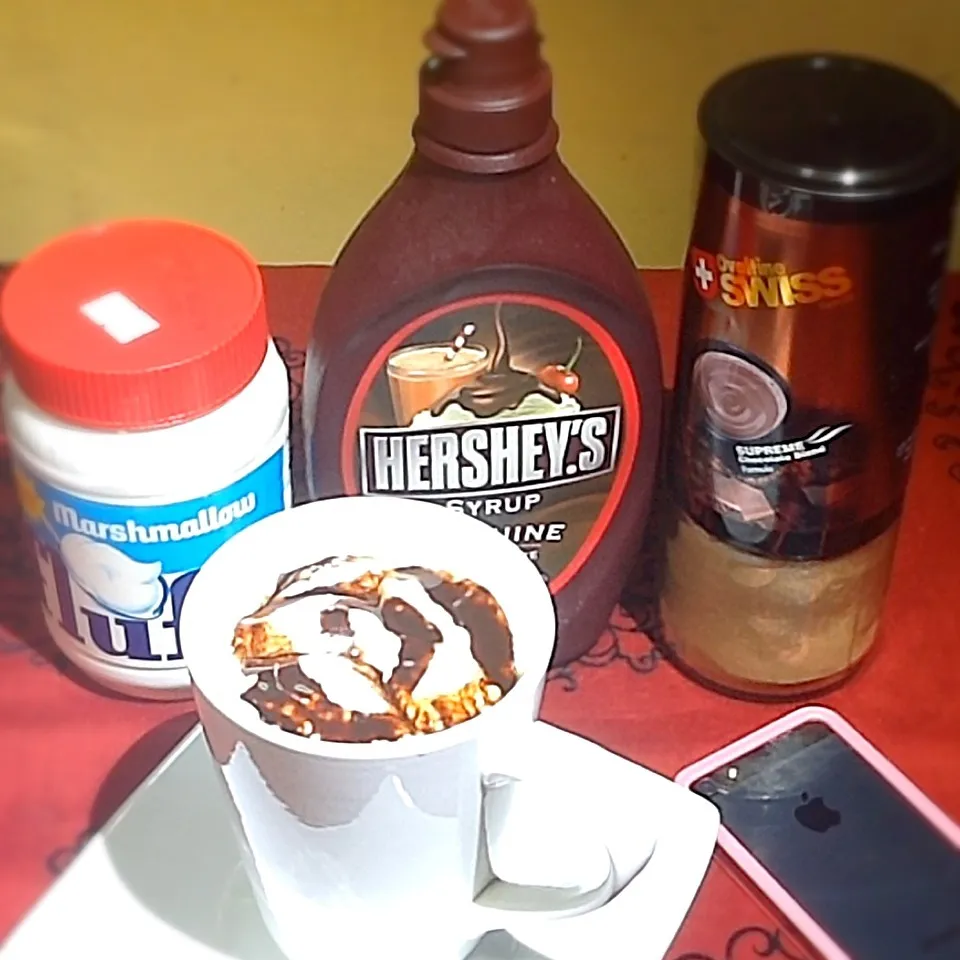 Snapdishの料理写真:Hot chocolate with marshmallow fluff is super delicious!|iamfem05さん