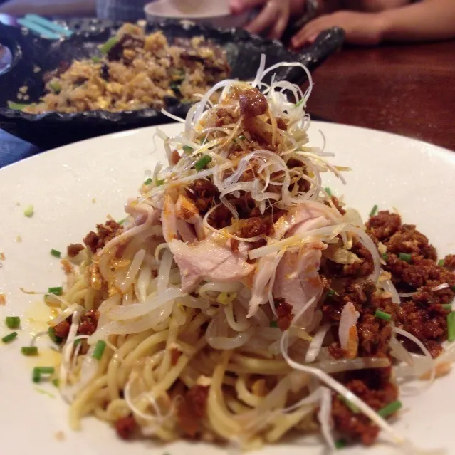 Snapdishの料理写真:担々涼麺 牛肉煮炒飯 韮鉄餃子|さるさん