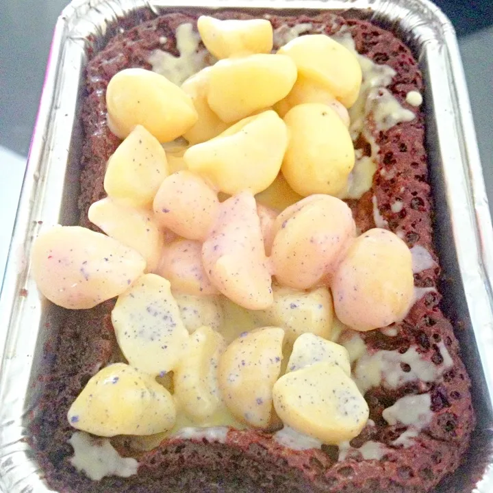 Snapdishの料理写真:Brownie macadamia wt white choc|eveさん