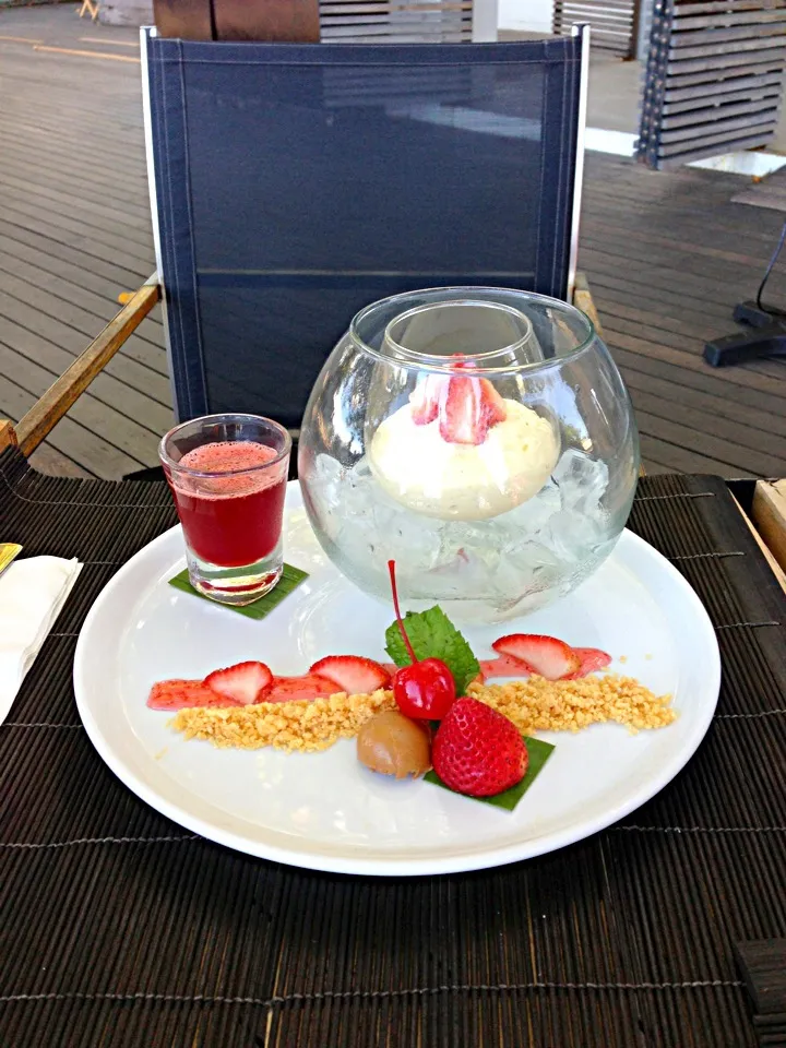 Snapdishの料理写真:Vanilla pod cheese cake|sirakorn owadaさん