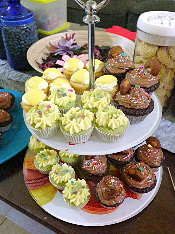 Snapdishの料理写真:Lemon curd cupcake, white ganache matcha cupcake, double chocolate cupcake|Lauraさん