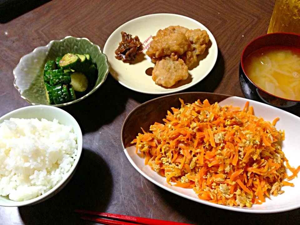 今日の晩ご飯☆人参しりしり、胡瓜の中華風浅漬け、唐揚げ、雲丹しいたけの佃煮|つついなつさん