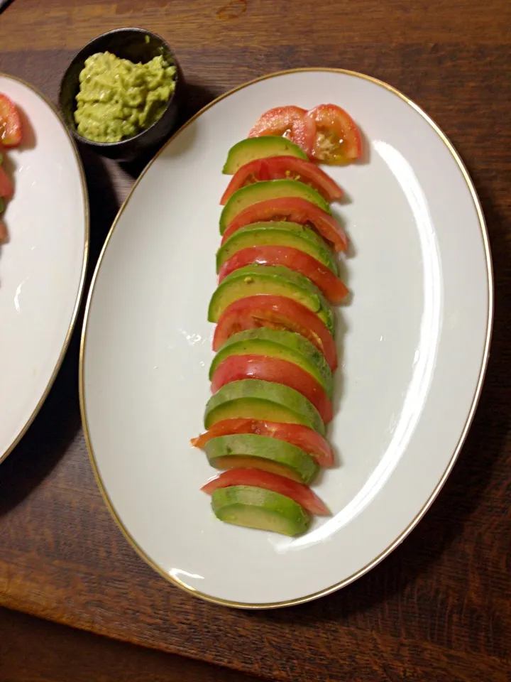 トマトとアボカドのカプレーゼ風|まよさん