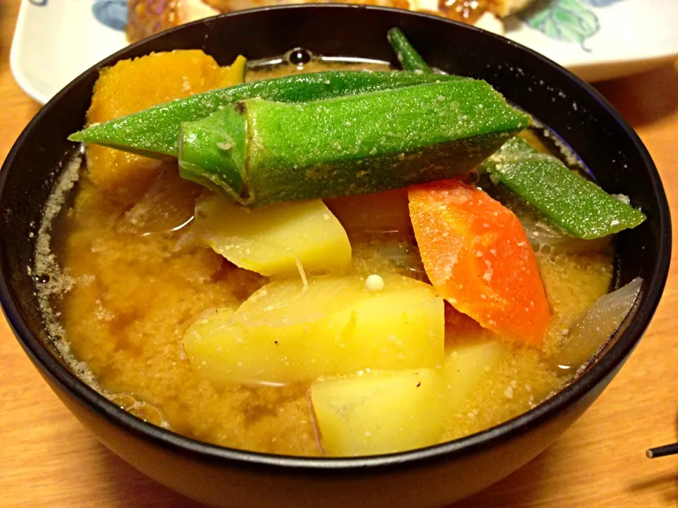 夕餉その1  お野菜タップリのお味噌汁。練りゴマ&すりゴマ仕立|Ozzyさん