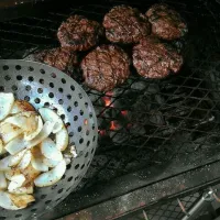 Snapdishの料理写真:burgers n onions