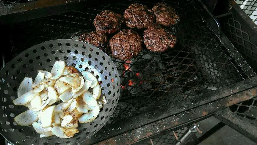 burgers n onions|Blake Wilsonさん