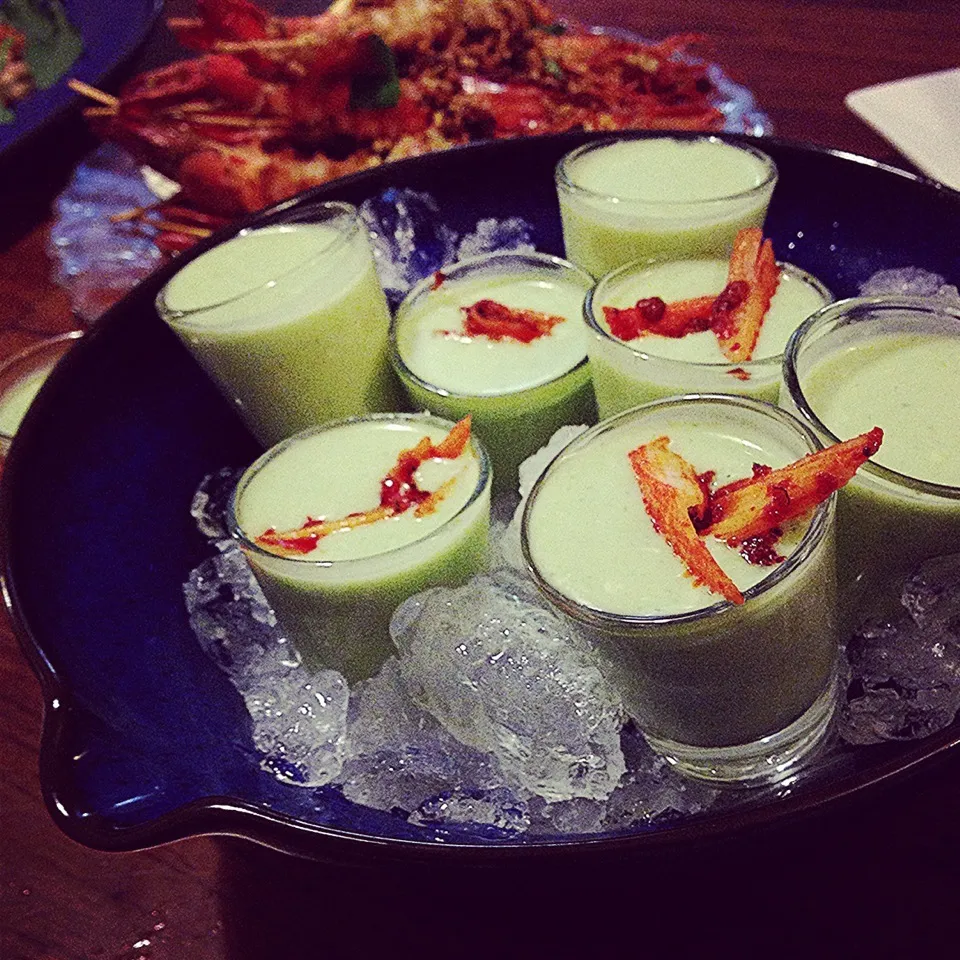 Chilled cucumber soup shots with spicy crab 胡瓜の冷製スープ、蟹のスパイシー風味添|Yuka Nakataさん