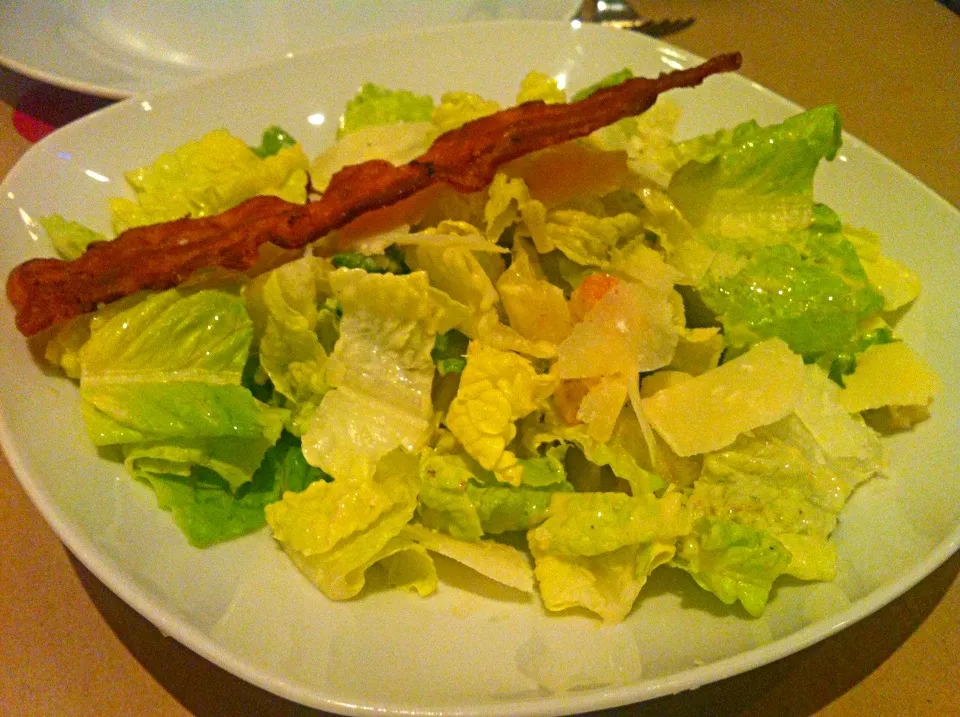 Romaine lettuce with garlic & anchovy dressing, roasted smoked pancetta|skyblueさん