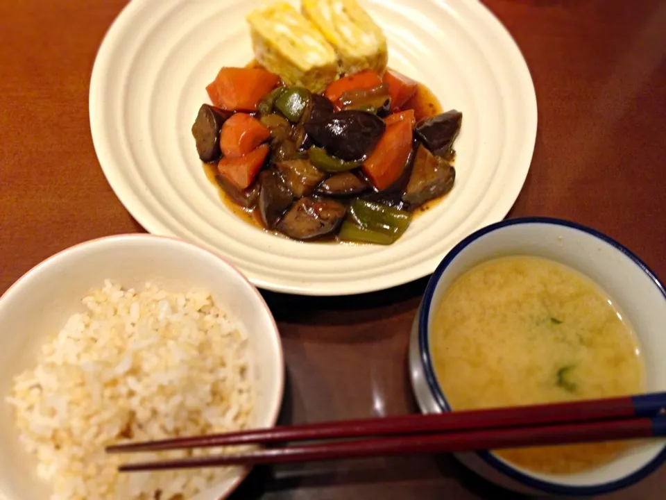 野菜のピリ辛あん×わかめ味噌汁×玄米|エミリス★さん