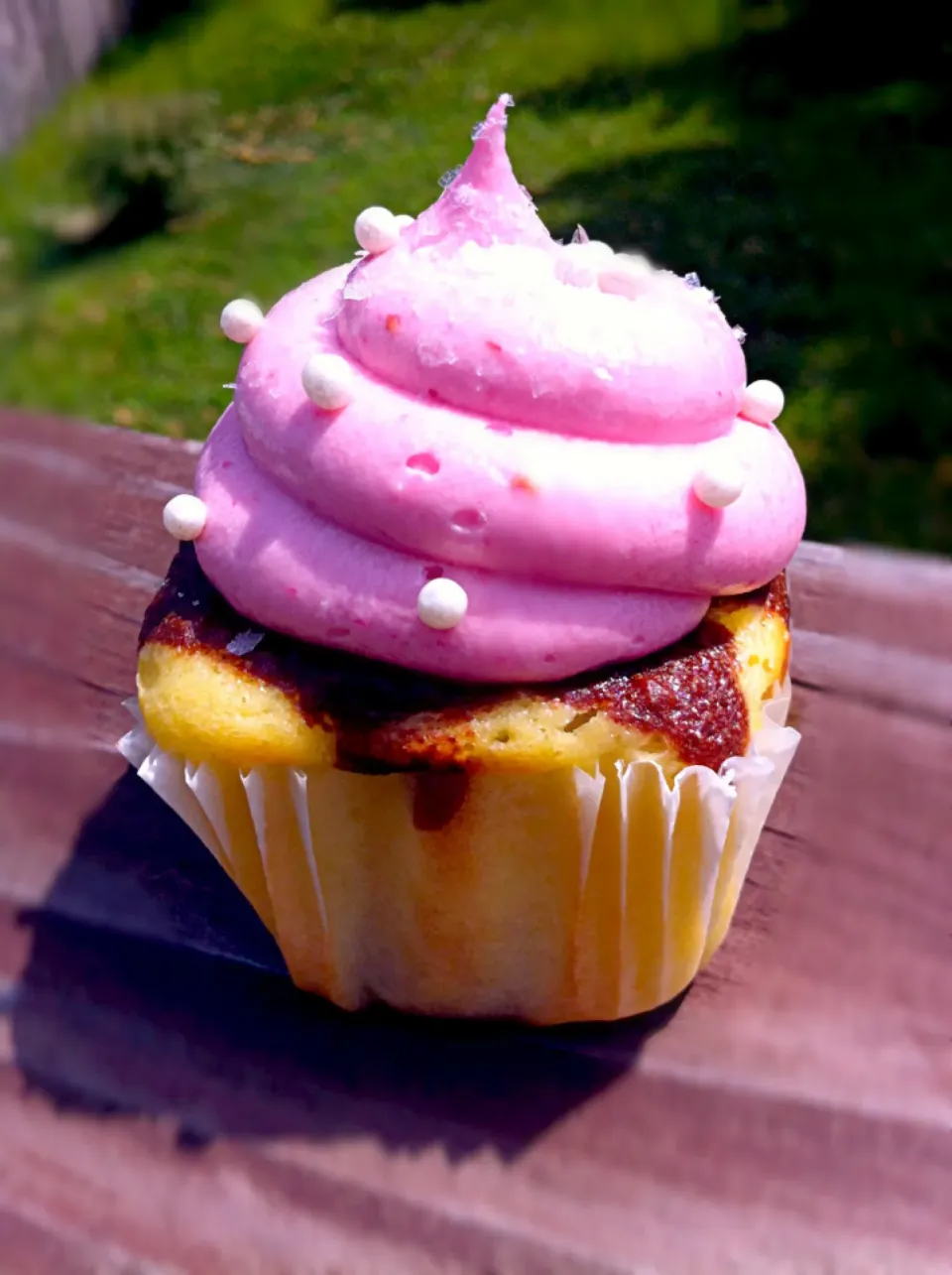 Raspberry Neapolitan cupcake|Tiffini Millsさん