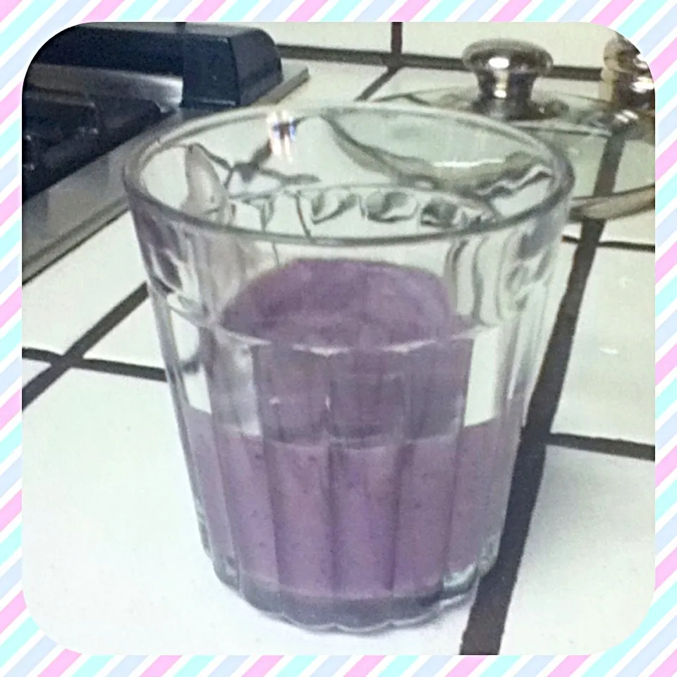 Snapdishの料理写真:Super healthy berry smoothie|Sai linさん