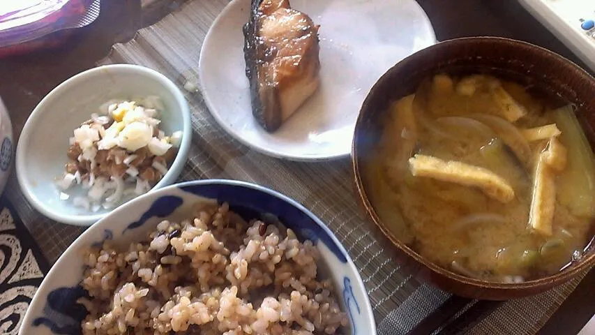 ブリの照り焼き&納豆&茄子の味噌汁|まぐろさん