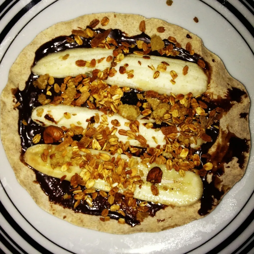 Crepe com massa integral, brigadeiro, banana e granola|MarceloVBMeloさん