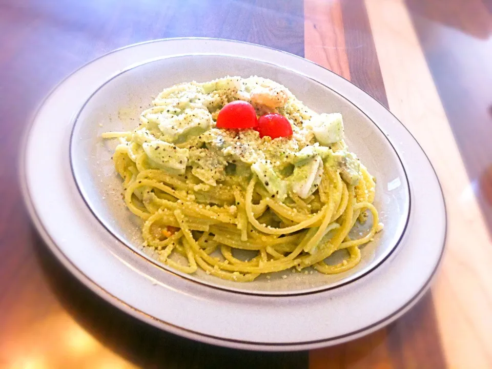 魚介とアボカドのクリームパスタ レモン風味|GOHさん