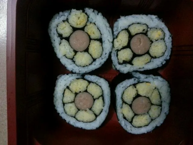 Flower sushi. Frist time trying, still so ugly huhu|Lam Khaさん