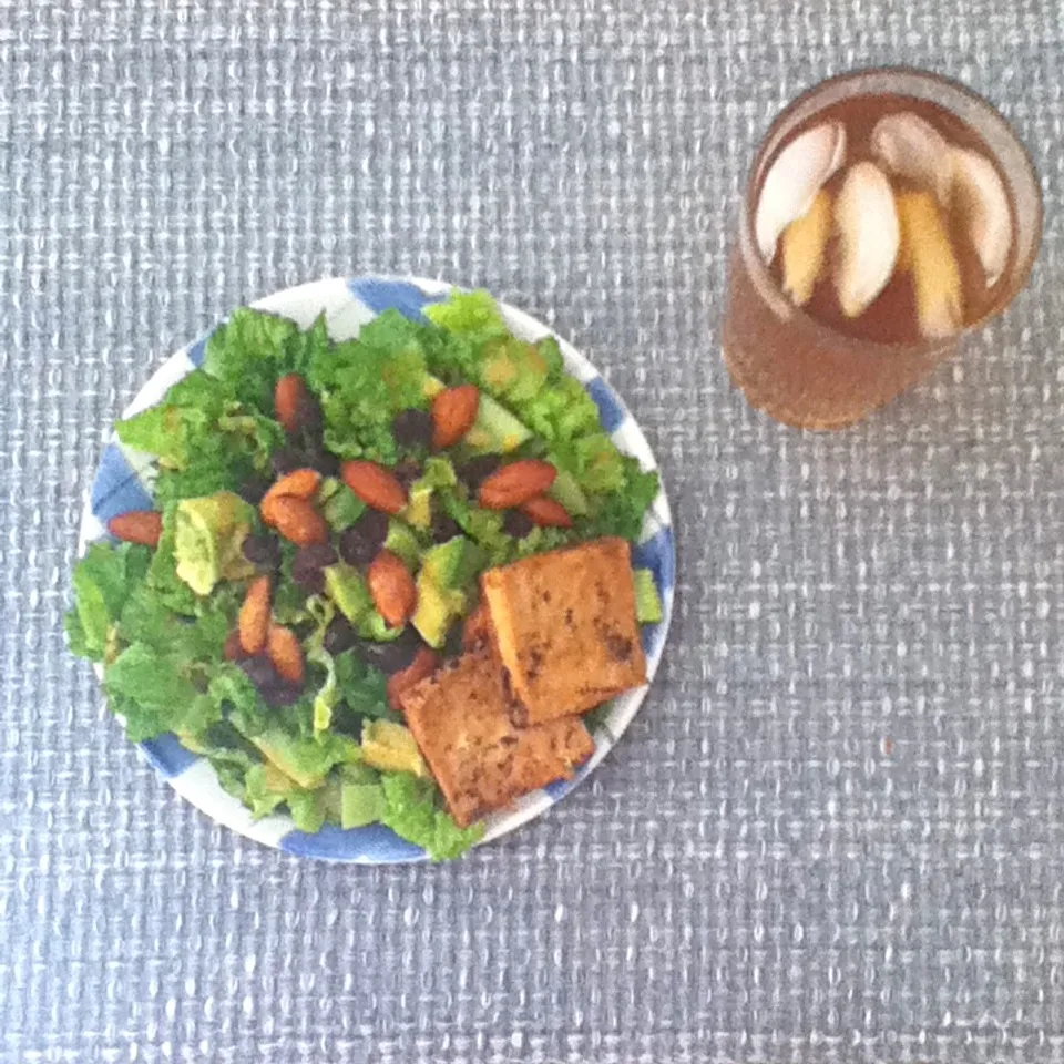 Salad, tofu & green tea|Sai linさん