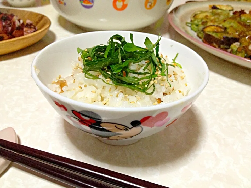 Snapdishの料理写真:アヤコさんの梅干し炊き込みご飯|みきぴょん♪さん