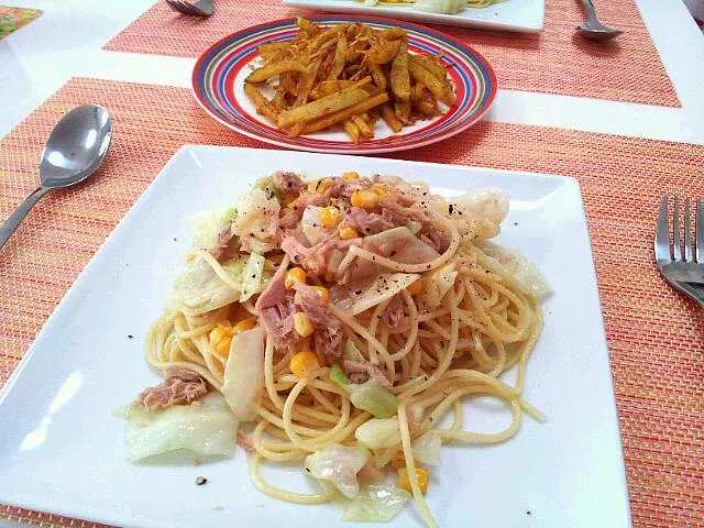 今日の昼食 ツナとキャベツのパスタ、じゃがいものカレー炒め|pinknari🐰🌈さん