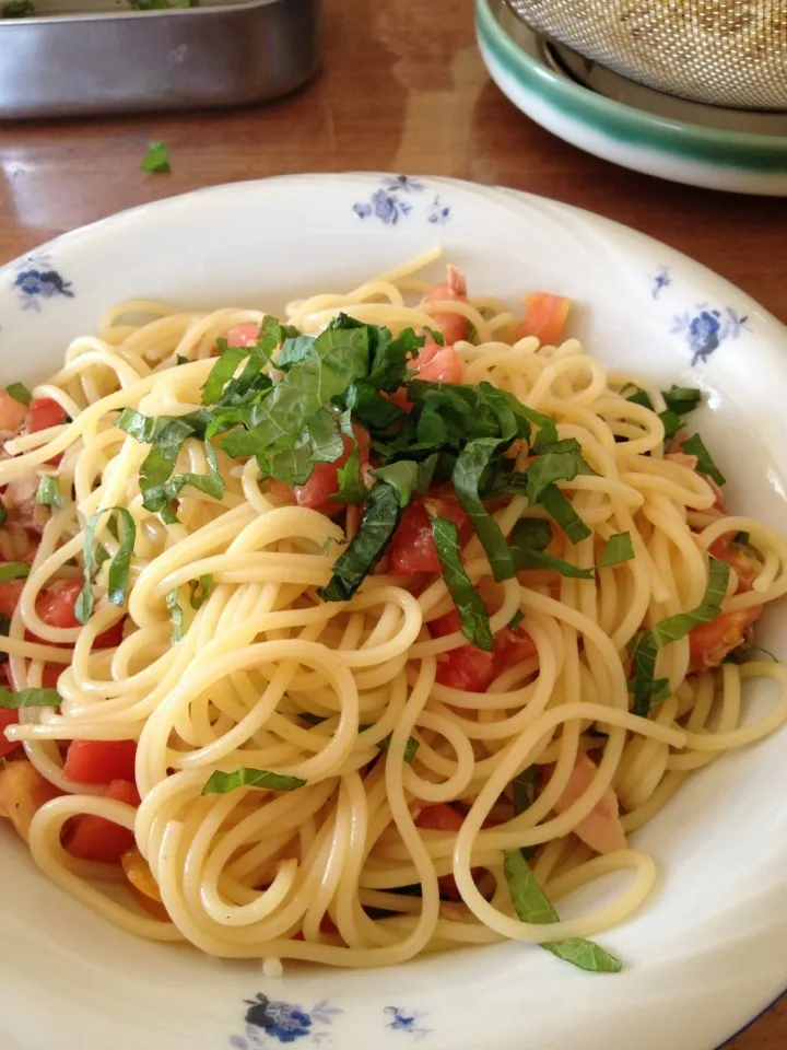 トマトとツナの冷製パスタ。|うさぎどんさん