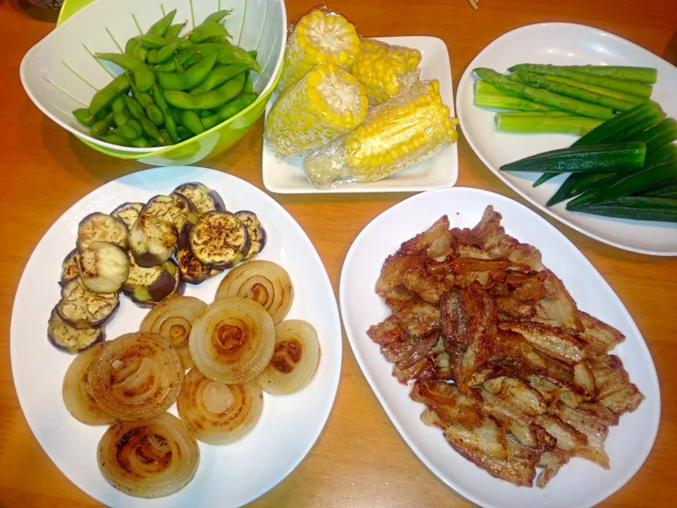 豚バラ焼肉 . 野菜焼 . 湯で野菜|なるなるさん