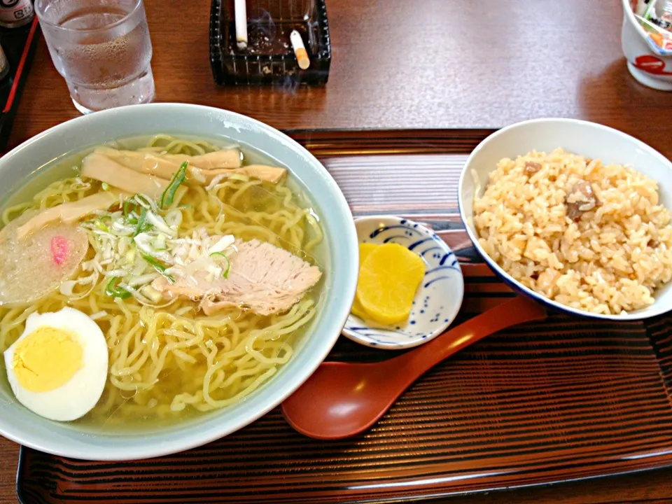 Snapdishの料理写真:とりめしと塩ラーメン|ngmさん