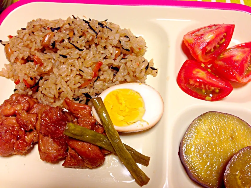 ひじきご飯、鶏のすっぱ煮、さつまいもの甘煮|メグさん