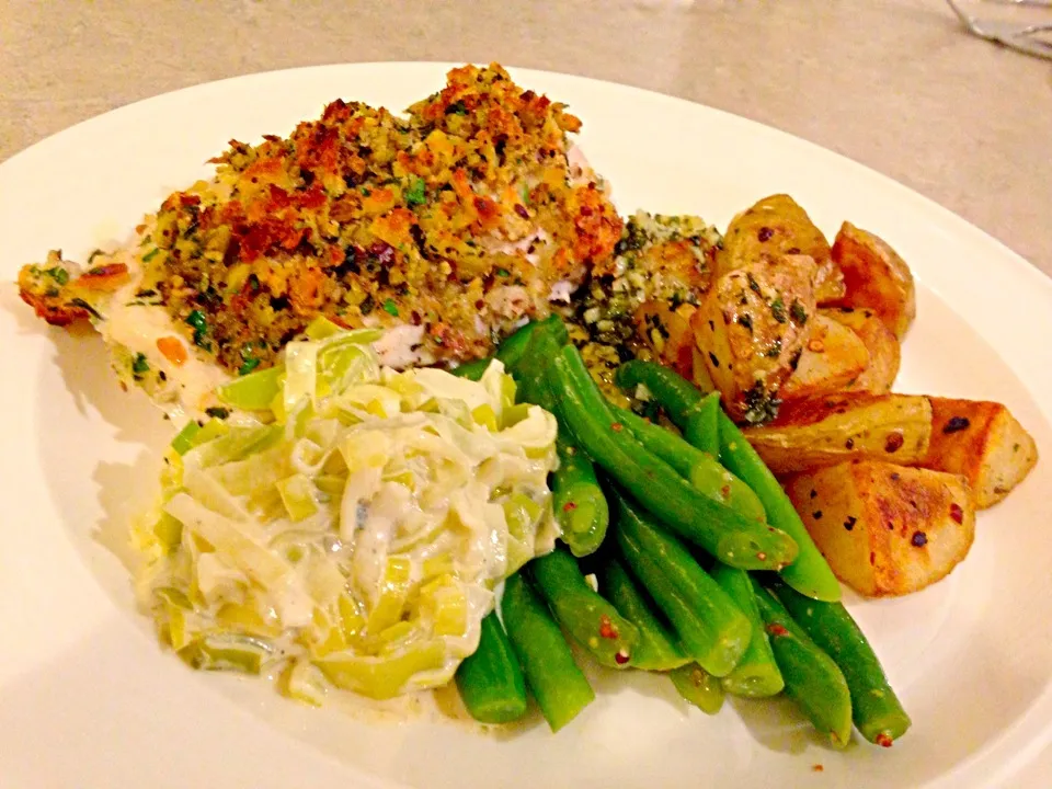 Herb crusted chicken breast, sautéed potatoes, creamed leeks and green beans with mustard and lemon dressing|Chrisy Hillさん