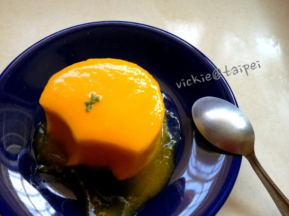 Snapdishの料理写真:芒果奶酪 Mango Panna Cotta|Vickieさん