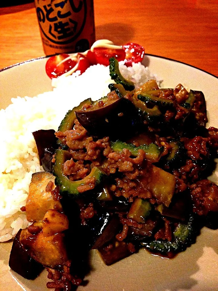 Snapdishの料理写真:茄子とゴーヤの肉味噌丼|トッシ~さん