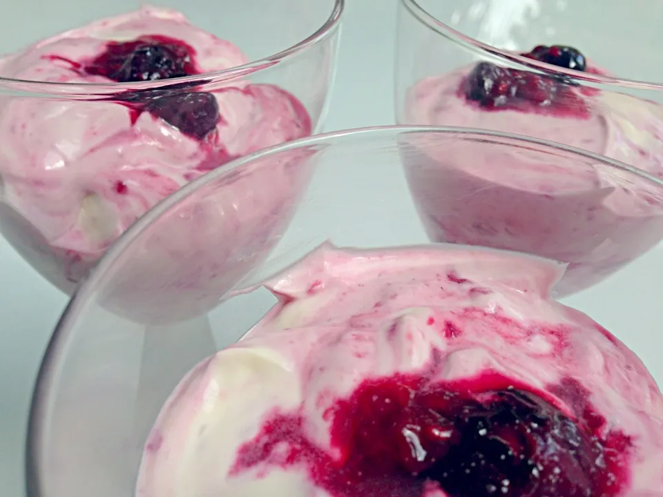 Blueberry and raspberry fool|Tracey Jamesさん