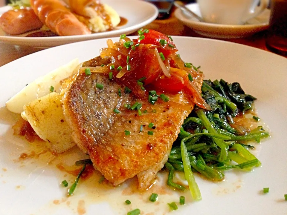 Sea bass with spinach and potatoes|prissyさん