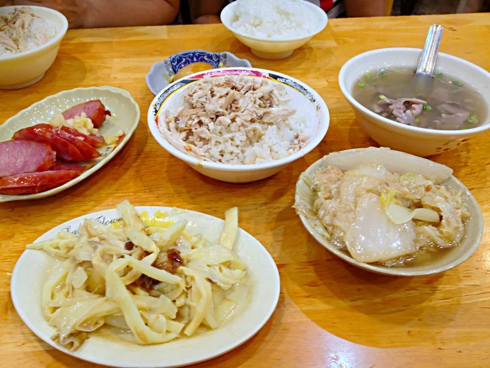 火雞肉飯，魯白菜，下水湯，魯竹筍，香腸|T.Moritaさん