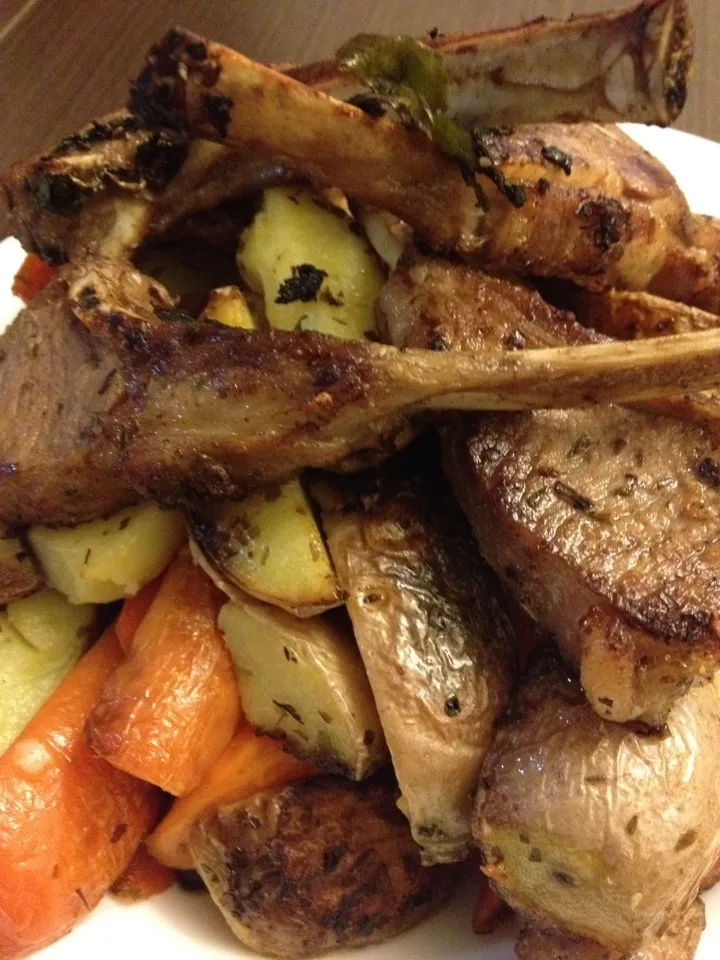 Snapdishの料理写真:Oven grilled lamb rack with red skin potato and carrot|piggybistroさん