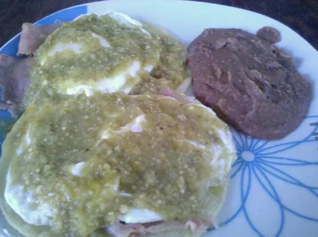 huevos rancheros en salsa verde|Javier Rdz.さん