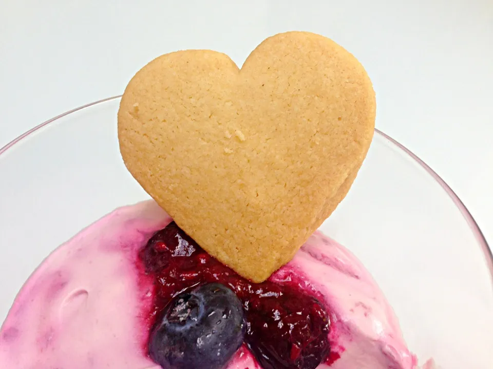 Berry Fool served with a Shortbread heart|Tracey Jamesさん