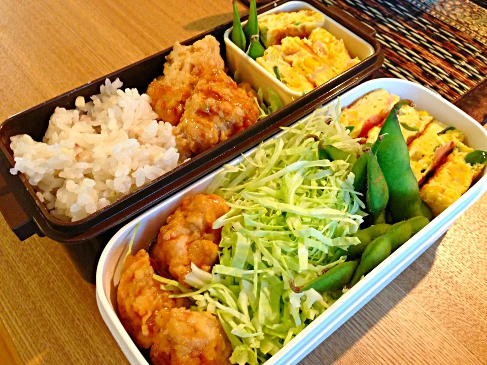 お弁当♡鶏団子、具沢山オムレツ、枝豆、キャベツ|ウサコさん