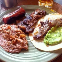 carnita asada y salchicha asada|Yvan Herreraさん