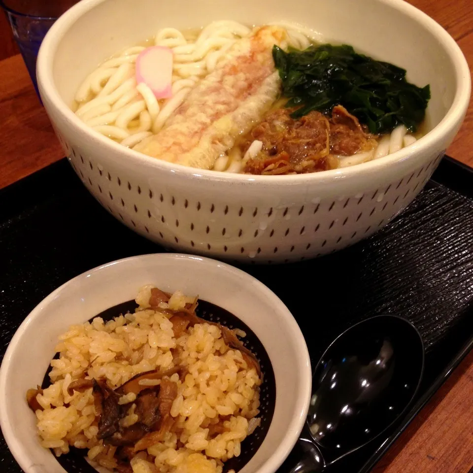 Snapdishの料理写真:かしわご飯とちくわ天肉うどん|Koichi Shibataさん