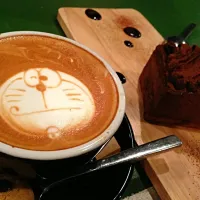 Snapdishの料理写真:Doraemon Latte with Truffle Choc Cake|starspeedさん