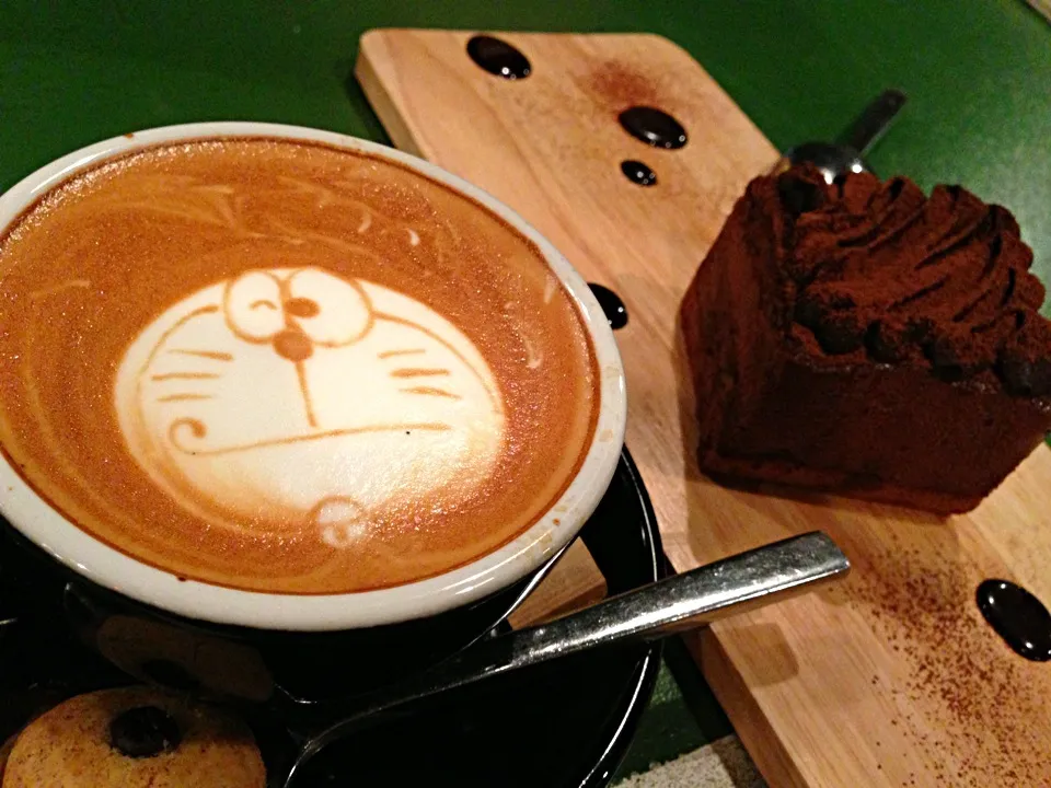 Doraemon Latte with Truffle Choc Cake|starspeedさん