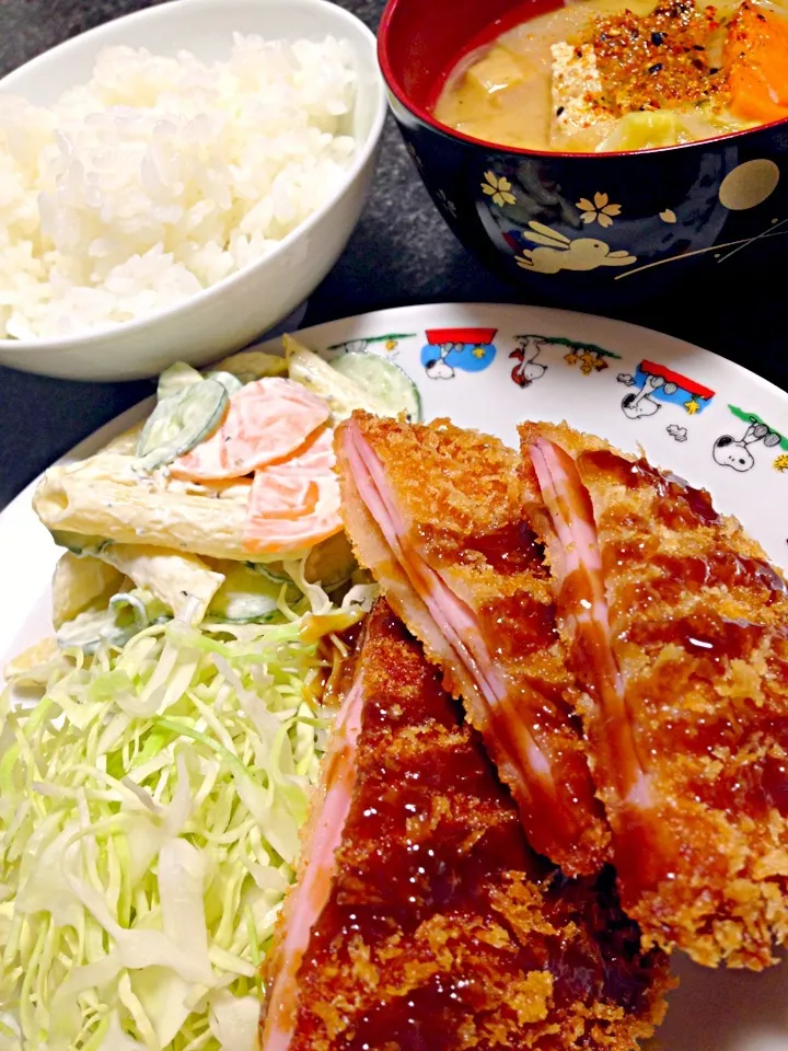 ハムカツ・マカロニサラダ・具沢山味噌汁☆給食メニュー|がぁがさん