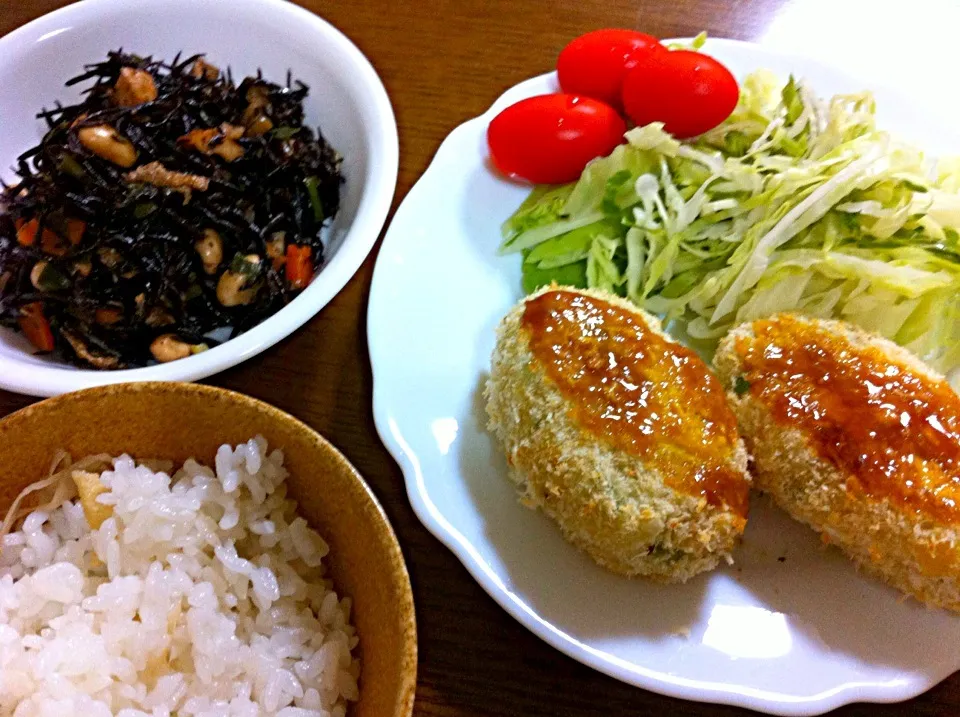 Snapdishの料理写真:揚げないポテトコロッケ、ひじき煮、生姜御飯|TSUDAYAさん