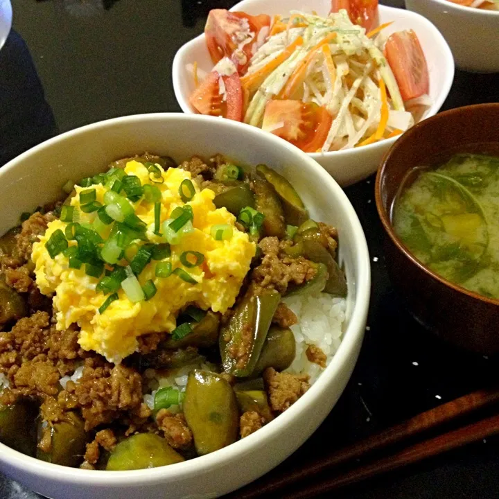 そぼろと茄子の甘辛丼の晩ご飯|mikaさん