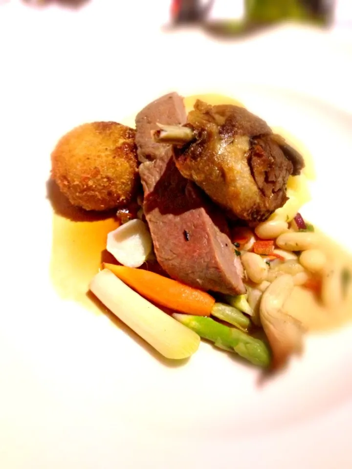 Slow roast duck breast with Toulouse sausage, fondant potato and baby vegetables|woodfiredさん