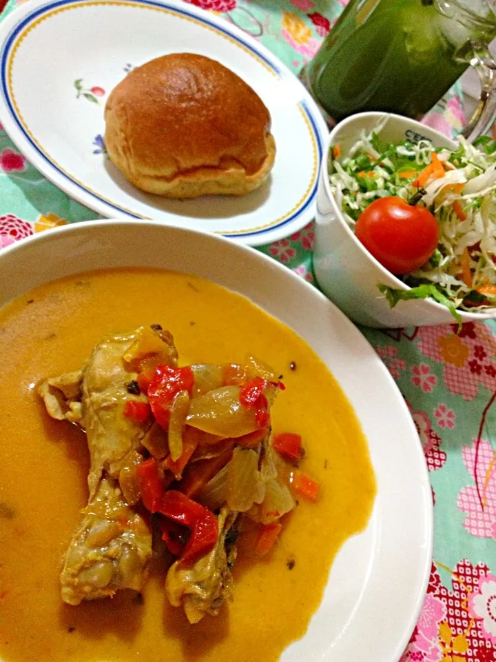 昨日の夜、煮込んだカレー。スパイスが効いてて、美味しい(^ ^)|ハルさん