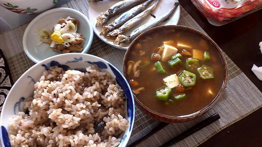 ししゃも&納豆&なめことオクラと豆腐の味噌汁|まぐろさん